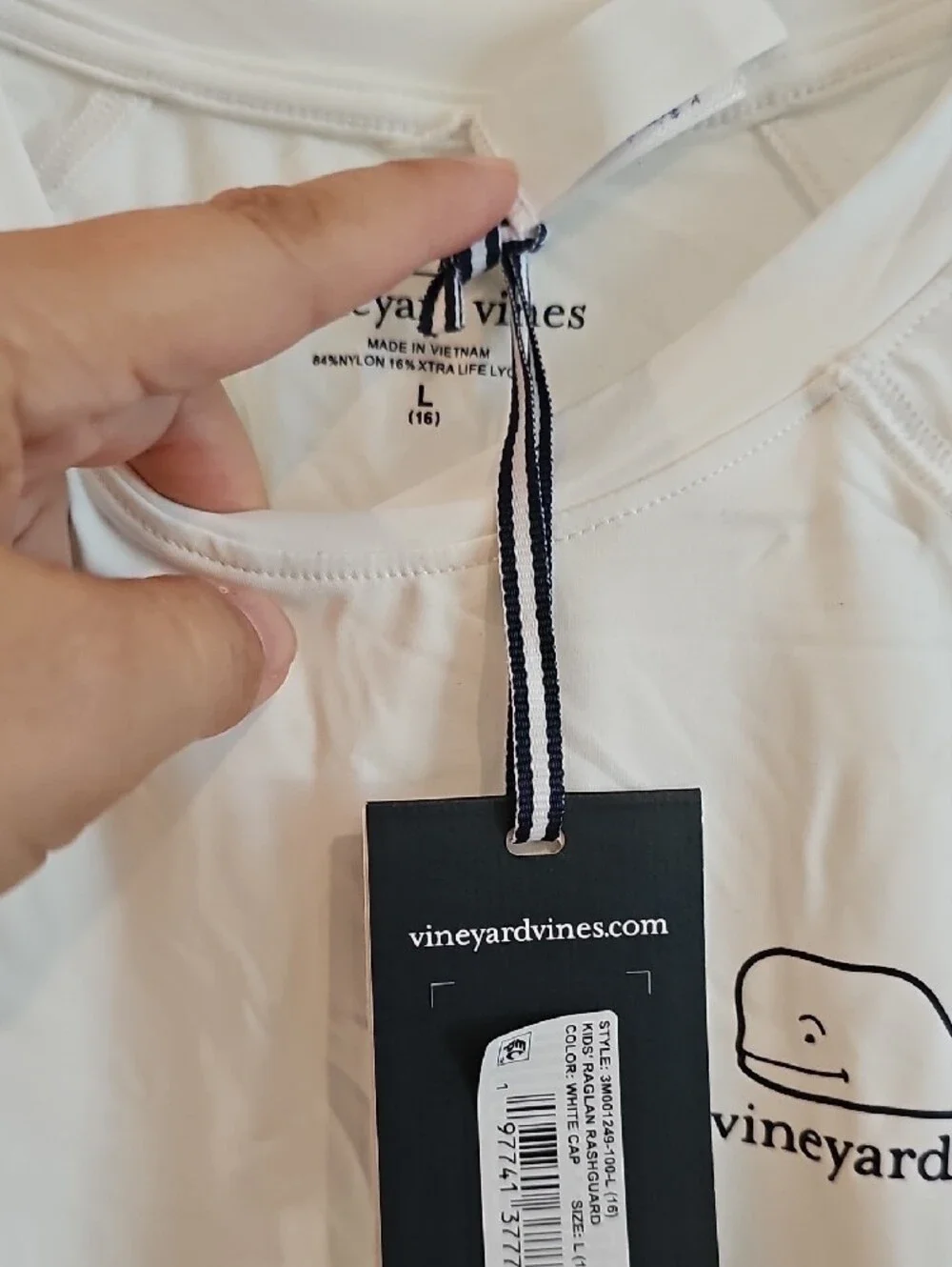 Vineyard Vines White Long-Sleeve Performance Swim UPF 50 Tee with Whale Logo L16